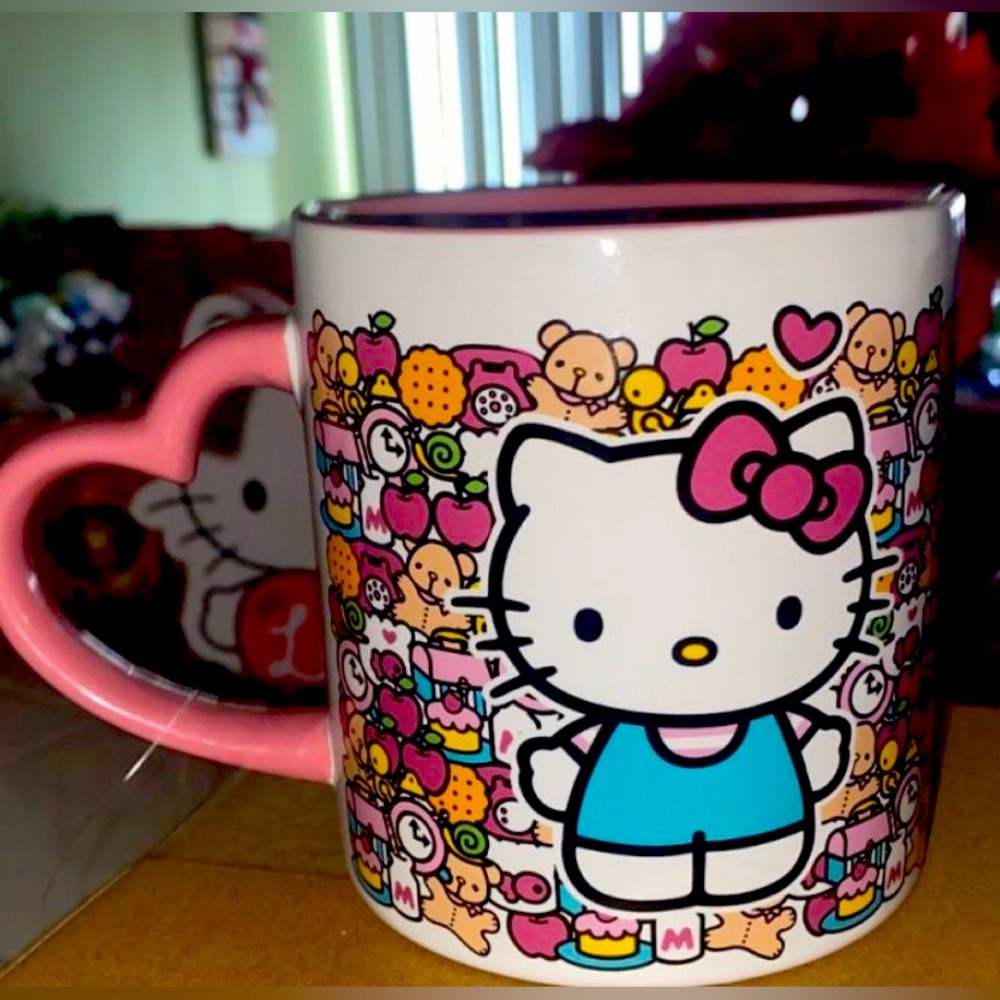 Hello kitty Valentine’s Day mug